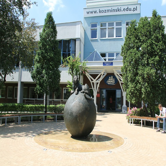 Kozminski-Üniversitesi-Polonya-1